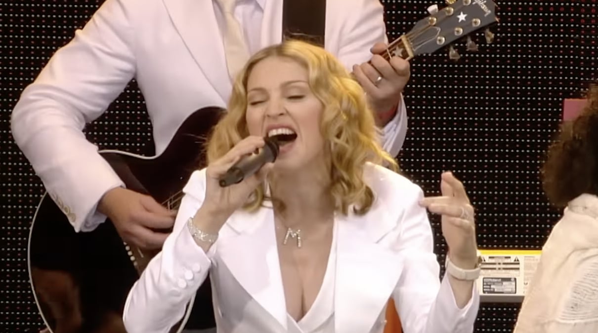 Madonna auprès des victimes d'attentats