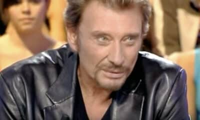 Johnny Hallyday dos au mur