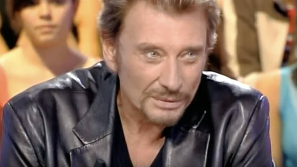 Johnny Hallyday dos au mur