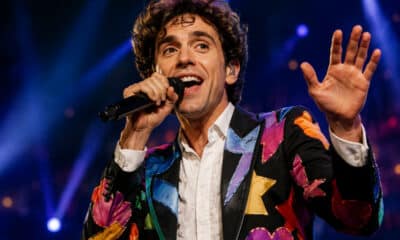Mika chante Poker Face de Lady Gaga
