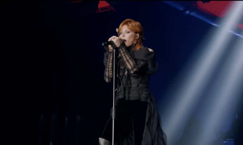 Mylène Farmer part en live