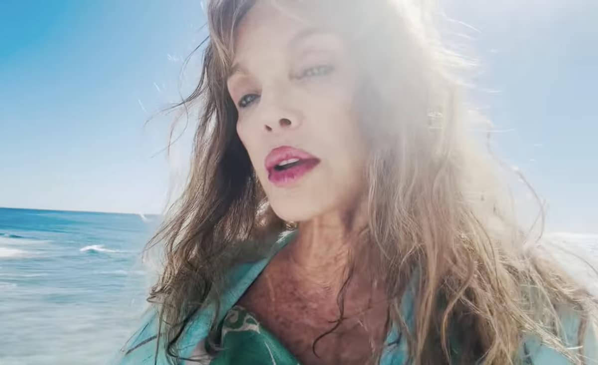 Arielle Dombasle en pleure devant Marc-Olivier Fogiel
