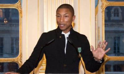 Pharrell Williams décoré par la ministre de la Culture