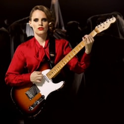 ANNA CALVI Suzanne And I 4