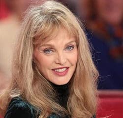 Arielle Dombasle se confie sur son non-désir de maternité 13