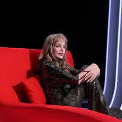 Arielle Dombasle en larmes face à Marc-Olivier Fogiel 4