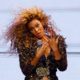 2 fans volent la vedette à Beyoncé sur scène 13
