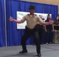 Beyoncé : Un policier reprend un de ses tubes 4
