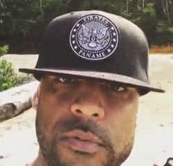 VIDEO : Booba chargé par un éléphant au Gabon 5