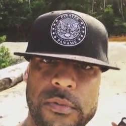 VIDEO : Booba chargé par un éléphant au Gabon 4