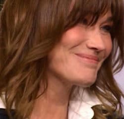 VIDEO : Carla Bruni en larmes face à Laurent Delahousse 11