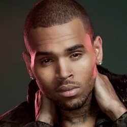 VIDEO : Chris Brown frappe un photographe sur scène 5