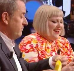 Beth Ditto et Dechavanne enfilent des préservatifs 8