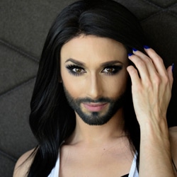 Conchita Wurst au Crazy Horse 19