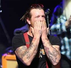 Les 5 premières minutes du concert des Eagles of Death Metal 8