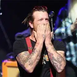 Les 5 premières minutes du concert des Eagles of Death Metal 4