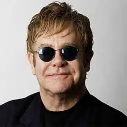 Elton john insulte une hôtesse en plein concert 28