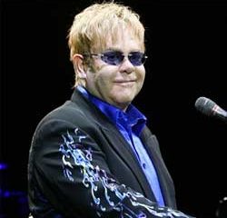 Elton John accusé de harcèlement par un garde du corps 7