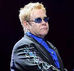 Elton John attaque des médias français en justice 14