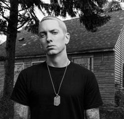 Eminem dévoile le clip de Headlights