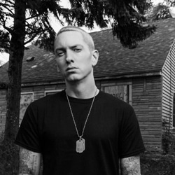 Eminem dévoile le clip de Headlights