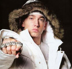 Eminem et Lil Wayne réunis sur <i>No Love</i> 23