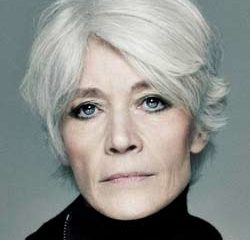 Après avoir frôlé la mort Françoise Hardy va mieux 5