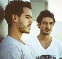 Les Fréro Delavega sortent un live acoustique 17