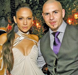 JEnnifer Lopez accompagnée du chanteur Pitbull