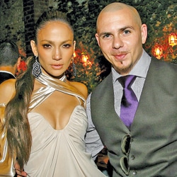 JEnnifer Lopez accompagnée du chanteur Pitbull