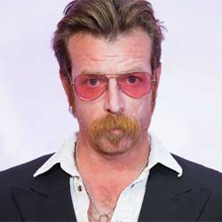 Polémique autour du chanteur des Eagles of Death Metal 4