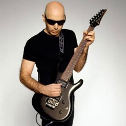 Joe Satriani en concert à l'Olympia 4