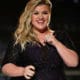 Le cadeau inoubliable de Kelly Clarkson à une fan 8