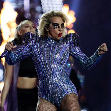 Lady Gaga au sommet de son art pour le Super Bowl 13