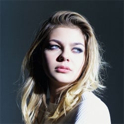 Louane fait ses adieux à son public sur scène 4