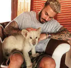 M Pokora s'attire les foudres de ses fans 14