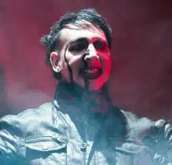 En plein concert, le décor s'éffondre sur Marilyn Manson 7