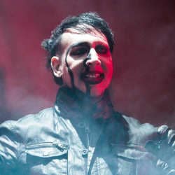 En plein concert, le décor s'éffondre sur Marilyn Manson 8