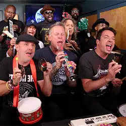 Metallica interprète un de leurs tubes avec des jouets musicaux 4