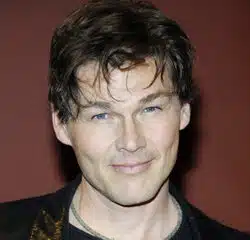 Morten Harket en concert à l'Olympia