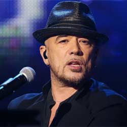 Pascal Obispo en concert avec un Orchestre Symphonique 22