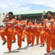 Queen dansé par des prisonniers philippins 27