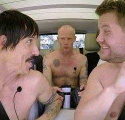 Les Red Hot Chili Peppers chantent leur tubes à poil 18