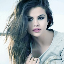 Selena Gomez sort son premier Best Of 5