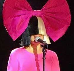 SIA chante <i>Diamonds</i> de Rihanna 8