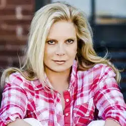 Sylvie Vartan évoque sa relation avec sa fille adoptive 4