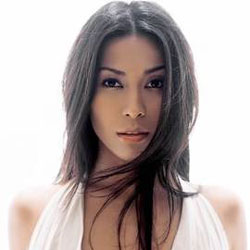 La chanteuse Anggun Ambassadrice de bonne volonté 25