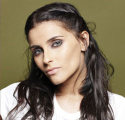 Nelly Furtado numéro 1 des ventes 23