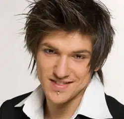 Quentin Mosimann débarque avec son nouveau clip 32