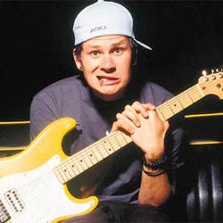 Tom DeLonge a quitté Blink 182 à cause des ovni 7